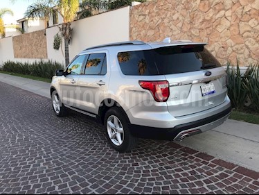 Ford Explorer XLT 4x2 4.0L usado (2016) color Plata precio $369,900