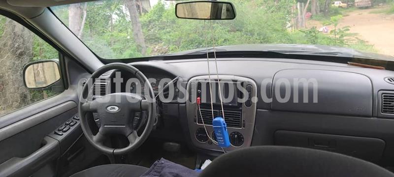 Ford Explorer Eddie Bauer usado (2005) color Azul precio u$s3.600