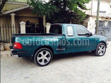 Ford F-150 Cabina y Media 4x2 V8 usado (1997) color Verde precio $90,000