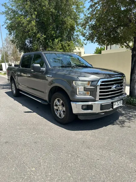 Foto Ford F-150 XLT 5.0L 4x4 usado (2016) color Gris precio $16.900.000