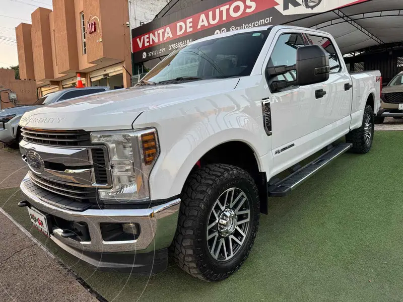 Foto Ford F-250 Super Duty 6.7L Crew Cabina Diesel 4x4 Aut usado (2019) color Blanco precio $849,999