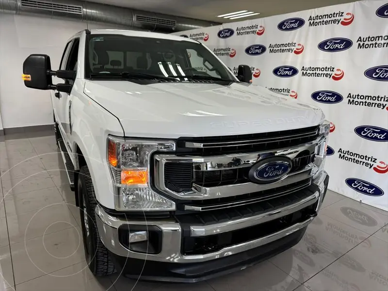 Foto Ford F-250 Super Duty 6.7L Crew Cabina Diesel 4x4 Aut usado (2021) color Blanco precio $880,000