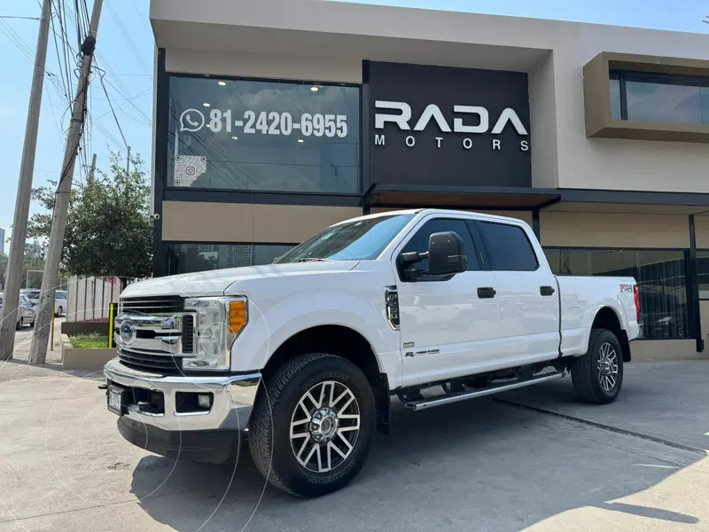 Foto Ford F-250 Super Duty 6.7L Doble Cabina Diesel 4x4 Aut usado (2017) color Blanco precio $699,800