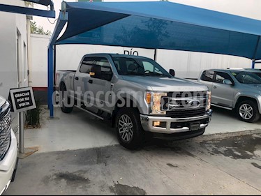 Ford F-250 XLT Super Duty Cabina Doble Diesel usado (2017) color Plata precio $770,000