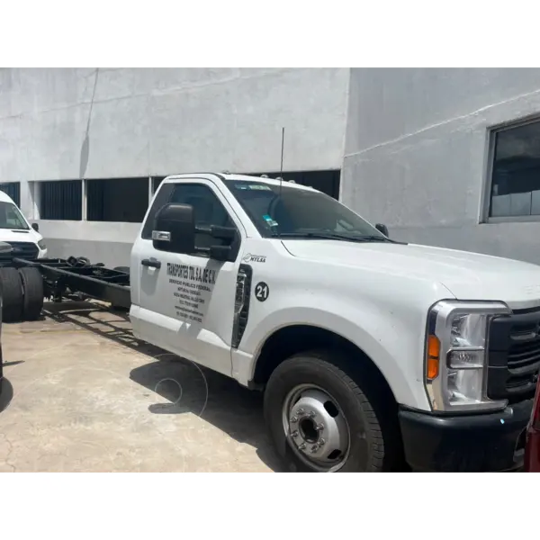 Foto Ford F-350 XL usado (2023) color Blanco precio $650,000