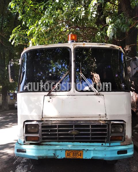 Ford F-350 6.2L usado (1984) color Blanco precio BoF3.000
