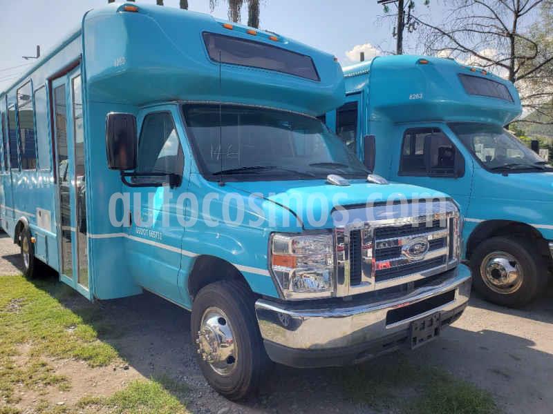 Ford F-450 7.3L Aut usado (2015) color Azul precio $239,000