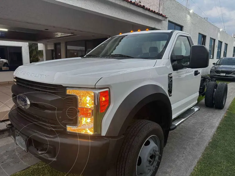 Foto Ford F-550 XL 6.8L Super Duty Aa usado (2017) color Blanco precio $678,000