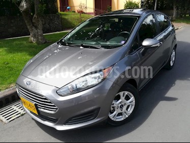 Foto venta Carro Usado Ford Fiesta Hatchback 5P (2014) color Gris