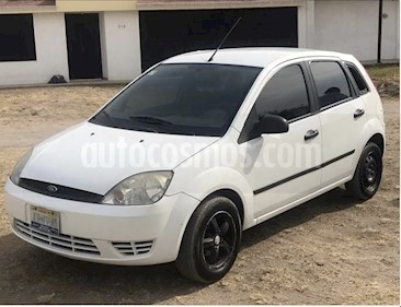 Foto Ford Fiesta Hatchback First Ac usado (2006) color Blanco precio $49,000