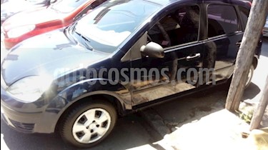 foto Ford Fiesta Kinetic Sedán SE Plus usado (2006) color Azul precio $235.000