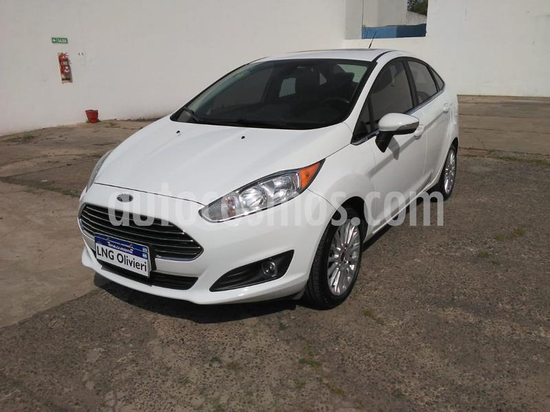 Ford Fiesta Kinetic Sedan Titanium usado (2016) color Blanco Oxford precio $1.015.000