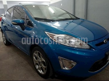 foto Ford Fiesta Kinetic Sedán Titanium Aut usado (2012) color Azul Celeste precio $295.000