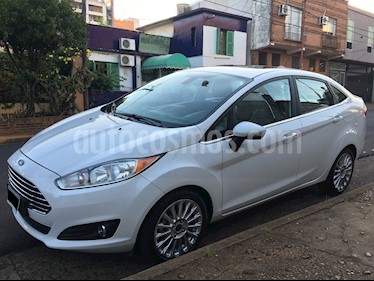 foto Ford Fiesta Kinetic Sedán Titanium Aut usado (2016) color Blanco Oxford precio $580.000