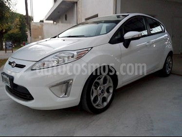 foto Ford Fiesta Kinetic Sedán Titanium Aut usado (2012) color Blanco precio $111.111