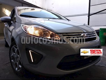 foto Ford Fiesta Kinetic Sedán Trend Plus usado (2013) color Plata precio $415.000