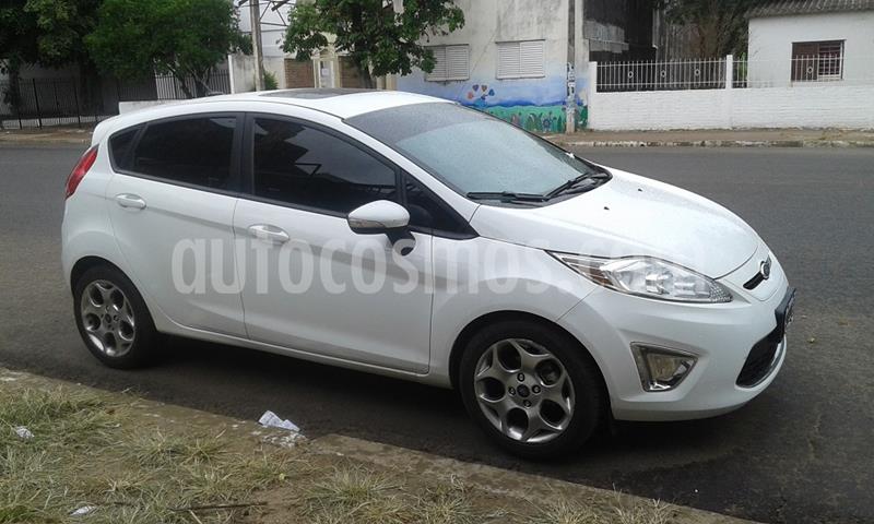 Ford Fiesta Kinetic Titanium usado (2013) color Blanco Oxford precio $575.000