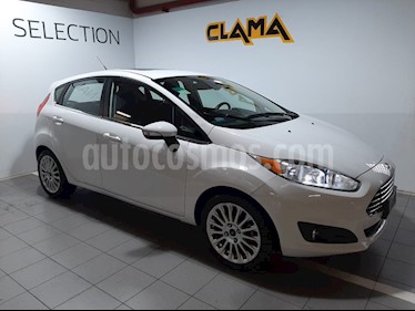 Ford Fiesta Kinetic Titanium usado (2014) color Blanco precio $650.000