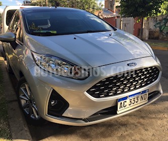 Ford Fiesta Kinetic SE usado (2018) color Gris Claro precio $780.000