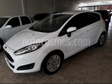 Ford Fiesta Kinetic S usado (2015) color Blanco precio $350.000