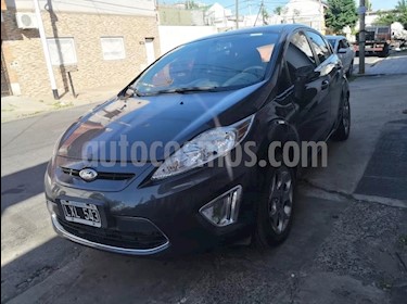 Ford Fiesta Kinetic Titanium usado (2012) color Azul Brillante precio $305.000