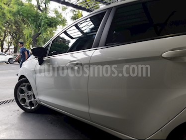 Ford Fiesta Kinetic Titanium usado (2013) color Blanco precio $600.000