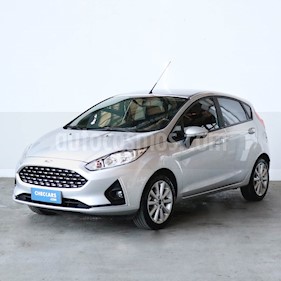 foto Ford Fiesta Kinetic SE Plus usado (2018) color Gris Plata precio $750.000