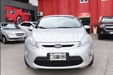foto Ford Fiesta Kinetic Titanium usado (2013) color Gris Claro precio $410.000