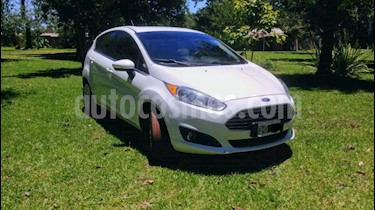 Ford Fiesta Kinetic Titanium usado (2014) color Blanco precio $520.000