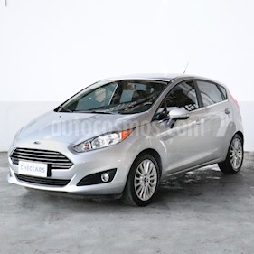 Ford Fiesta Kinetic Titanium usado (2015) color Gris precio $610.000