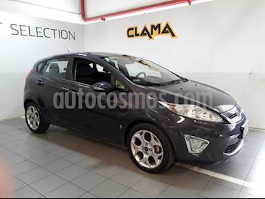 foto Ford Fiesta Kinetic Titanium usado (2013) color Azul Mediterráneo precio $530.000