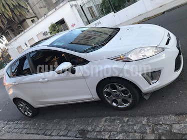 Ford Fiesta Kinetic Titanium usado (2012) color Blanco precio $490.000