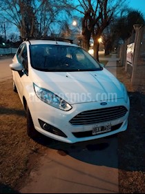 foto Ford Fiesta Kinetic SE usado (2015) color Blanco Oxford precio $450.000