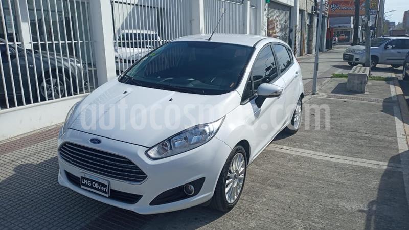 foto Ford Fiesta Kinetic SE usado (2015) color Blanco Oxford precio $915.000