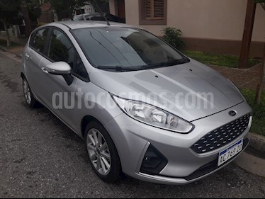 foto Ford Fiesta Kinetic SE Plus Aut usado (2018) color Gris Plata precio $600.000