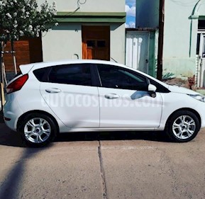 Foto venta Auto usado Ford Fiesta Kinetic SE Plus (2017) color Blanco Oxford precio $380.000