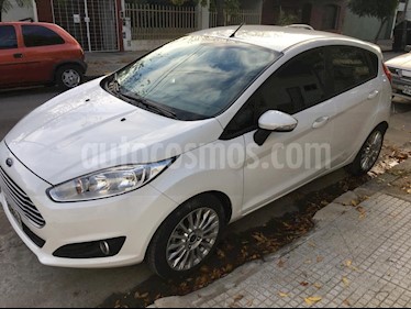 foto Ford Fiesta Kinetic SE Plus usado (2015) color Blanco Oxford precio $420.000