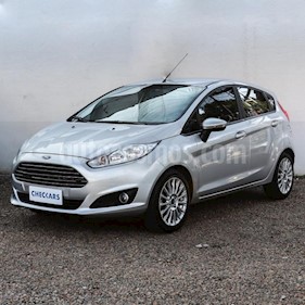 foto Ford Fiesta Kinetic SE usado (2015) color Gris Claro precio $390.000