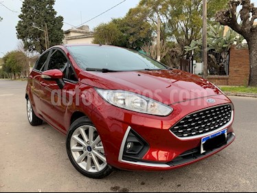 foto Ford Fiesta Kinetic SE usado (2018) color Rojo Rubí precio $600.000