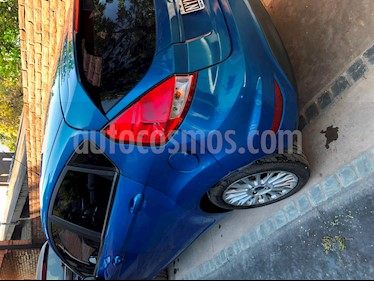 foto Ford Fiesta Kinetic SE usado (2014) color Azul Mediterráneo precio $310.000