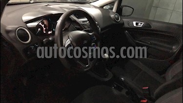 foto Ford Fiesta Kinetic SE usado (2015) color Negro Perla precio $490.000