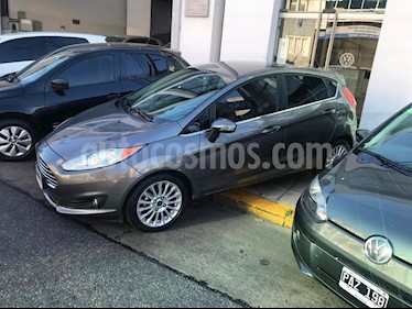 foto Ford Fiesta Kinetic Titanium Aut usado (2014) color Gris precio $580.000