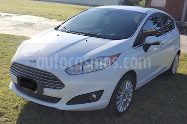 foto Ford Fiesta Kinetic Titanium Powershift usado (2015) color Blanco precio $438.000