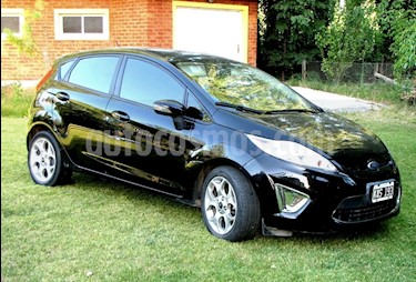 foto Ford Fiesta Kinetic Titanium usado (2011) color Negro Perla precio $275.000