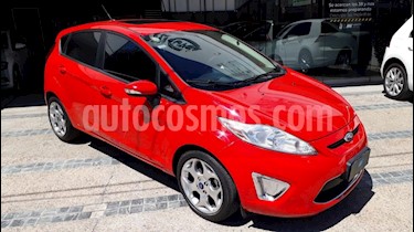 foto Ford Fiesta Kinetic Titanium usado (2013) color Rojo precio $340.000