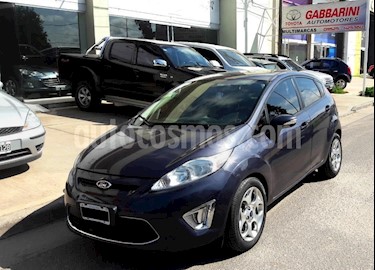 Foto venta Auto usado Ford Fiesta Kinetic Titanium (2013) color Gris Oscuro precio $335.000