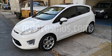 foto Ford Fiesta Kinetic Titanium usado (2013) color Blanco Oxford precio $349.000