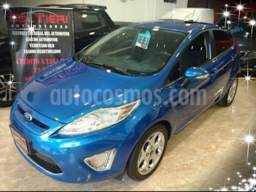 foto Ford Fiesta Kinetic Titanium usado (2011) color Azul Celeste precio $370.000