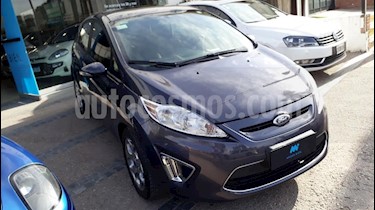 foto Ford Fiesta Kinetic Titanium usado (2012) color Gris Oscuro precio $320.000