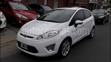 Foto Ford Fiesta Kinetic Titanium usado (2013) color Blanco Oxford precio $449.000